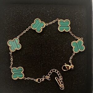 Van flower Gold and Green  Bracelet